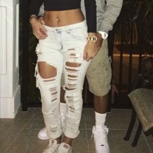 Women’s Signature 8 destroyed light denim jeans Size small